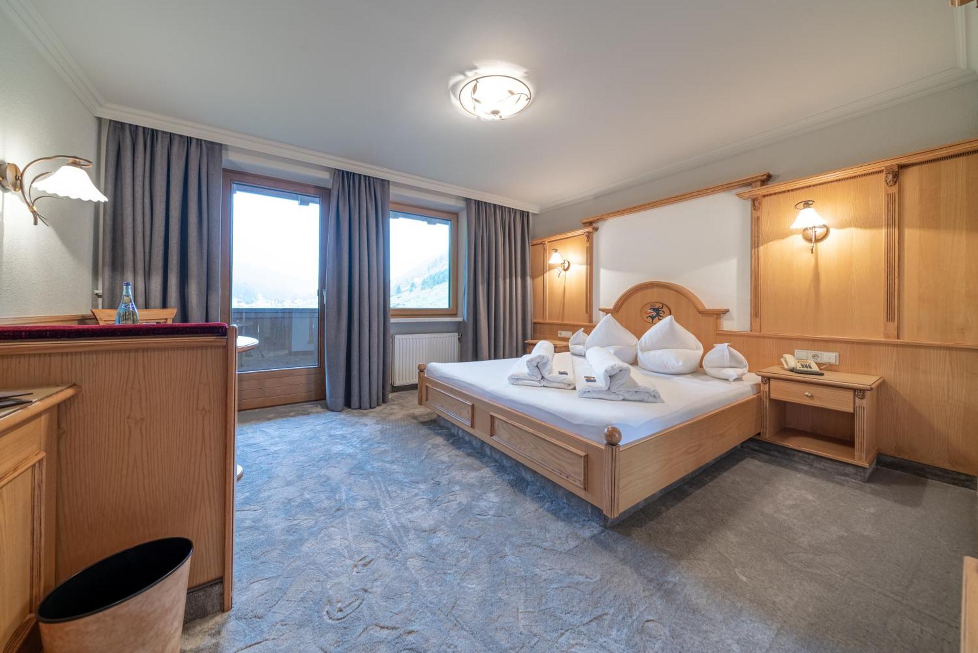 Burghotel Alpengluehn اوبرغورغل الغرفة الصورة
