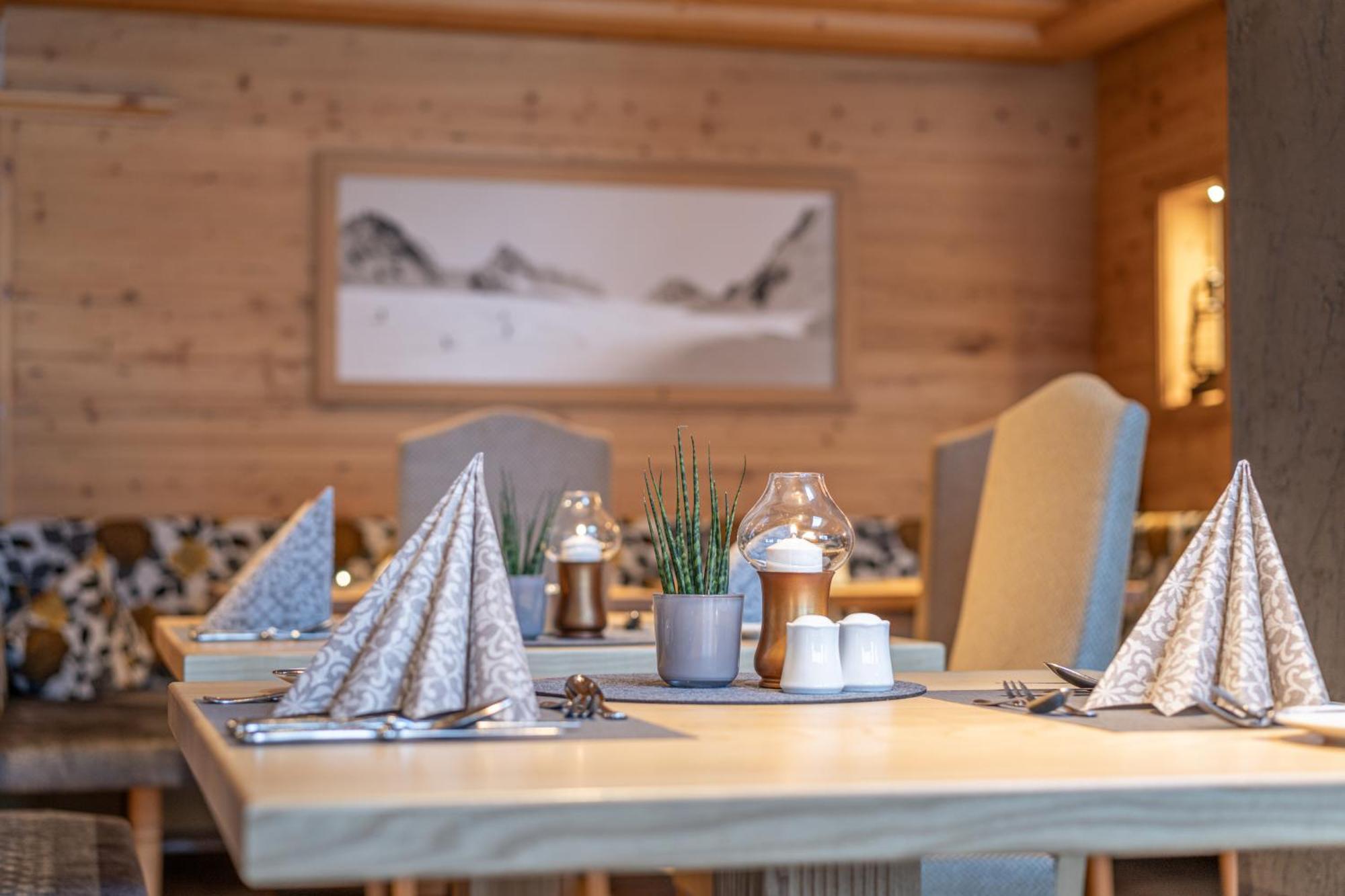 Burghotel Alpengluehn اوبرغورغل المظهر الخارجي الصورة