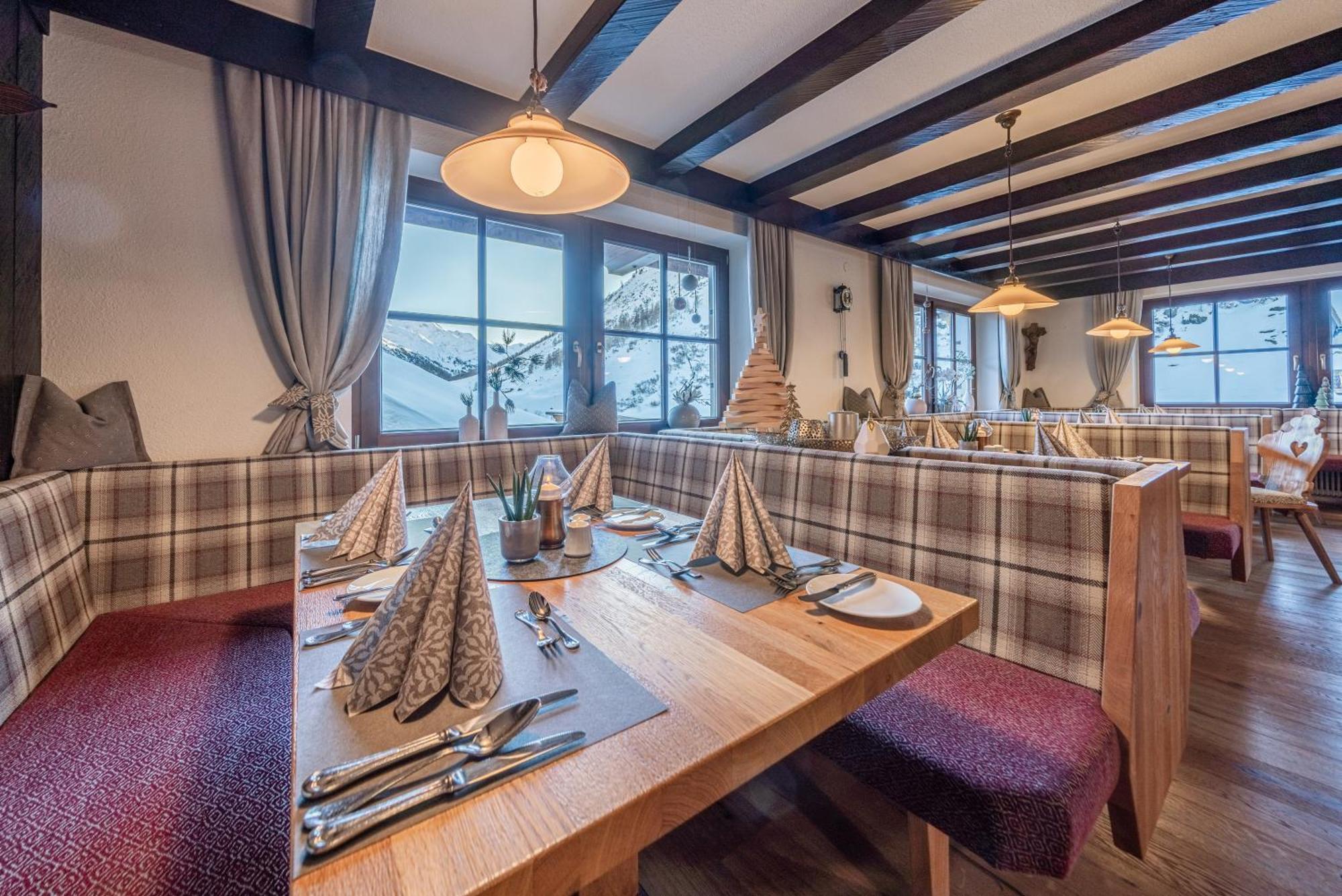 Burghotel Alpengluehn اوبرغورغل المظهر الخارجي الصورة