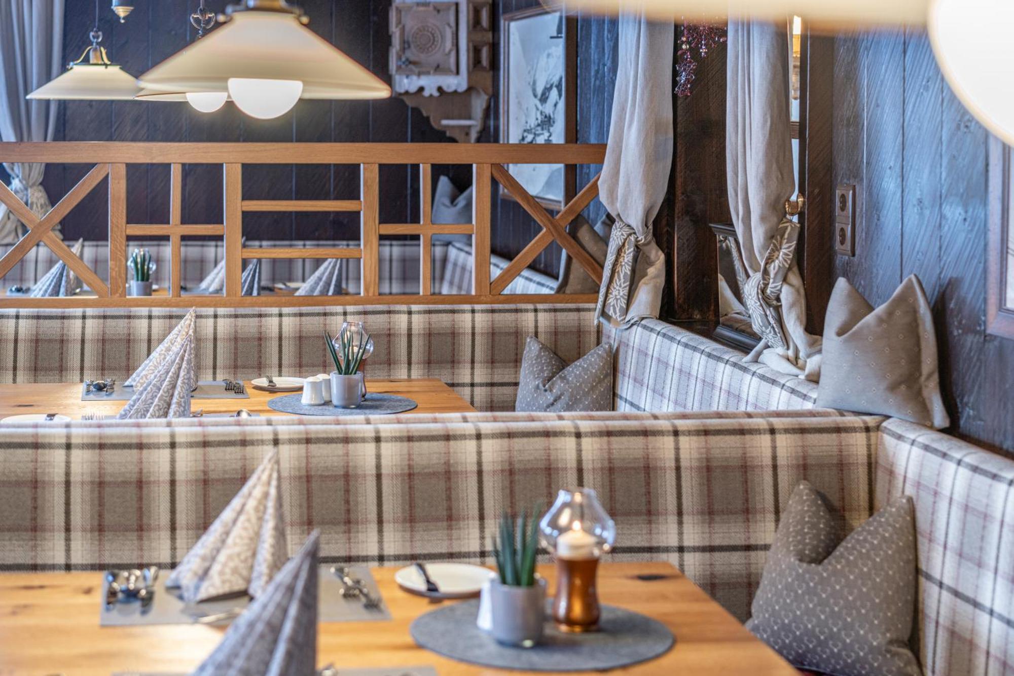 Burghotel Alpengluehn اوبرغورغل المظهر الخارجي الصورة