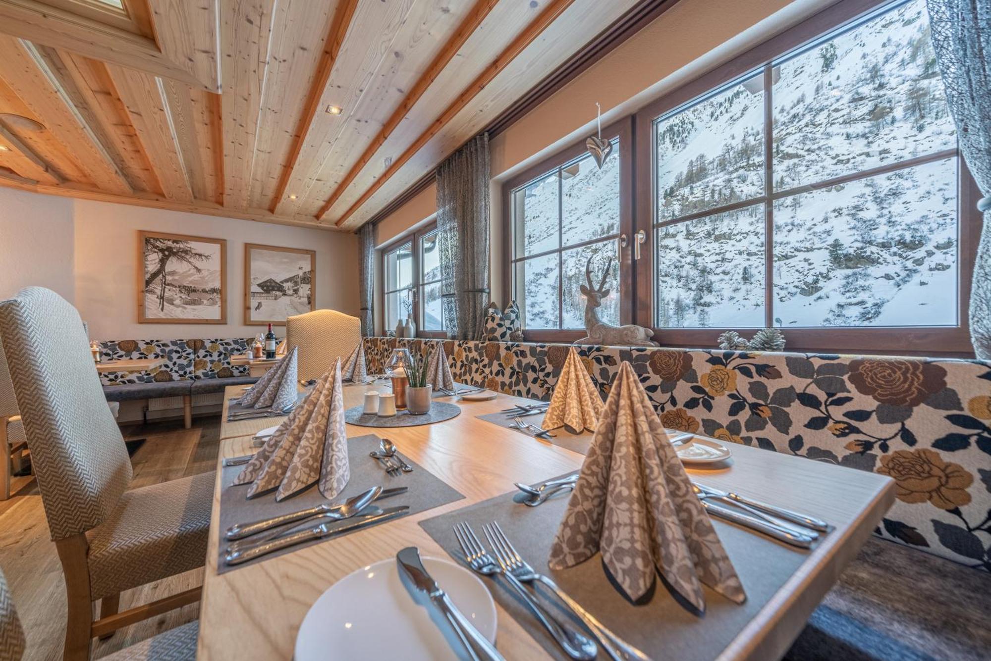 Burghotel Alpengluehn اوبرغورغل المظهر الخارجي الصورة